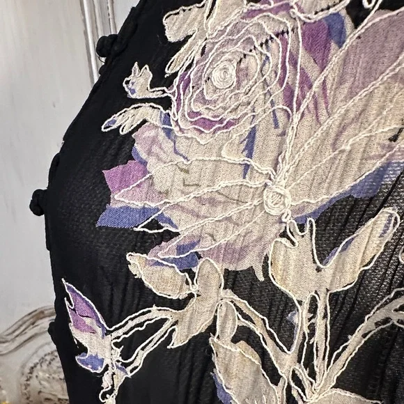 T Rose Embroidered Black Sheer Floral Sleeveless Duster - Picture 8 of 11